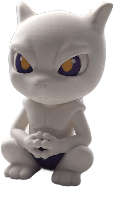 Figura blanca impresa en 3D, sentada con las manos juntas, con ojos morados y amarillos